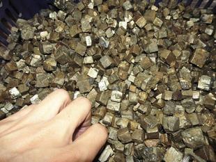 天然黄铁矿石原石含金供佛愚人金金矿石银矿石精品摆件32元一斤